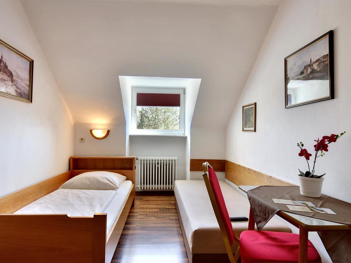 Hotel Olympia Мюнхен Екстериор снимка