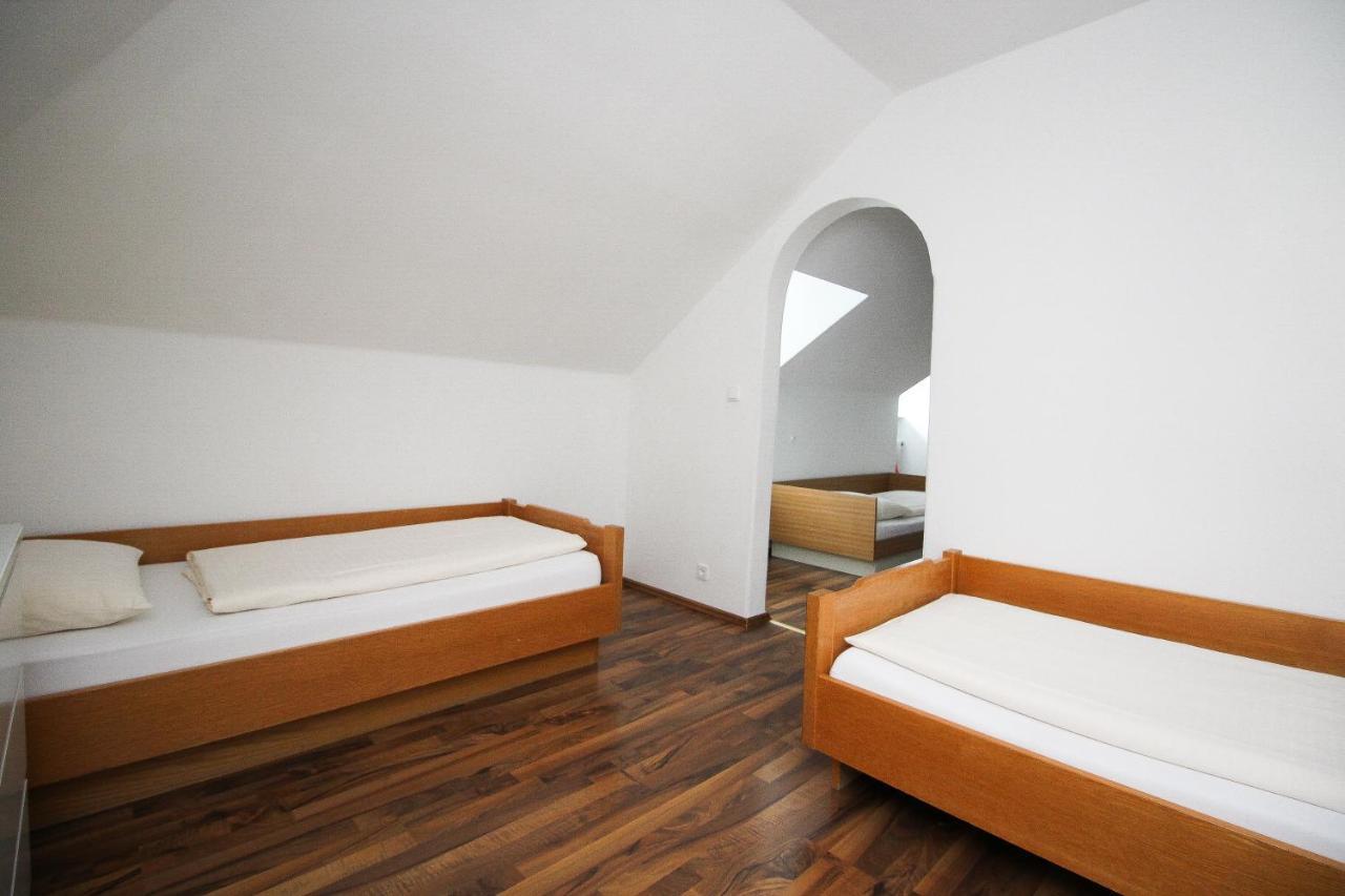 Hotel Olympia Мюнхен Екстериор снимка